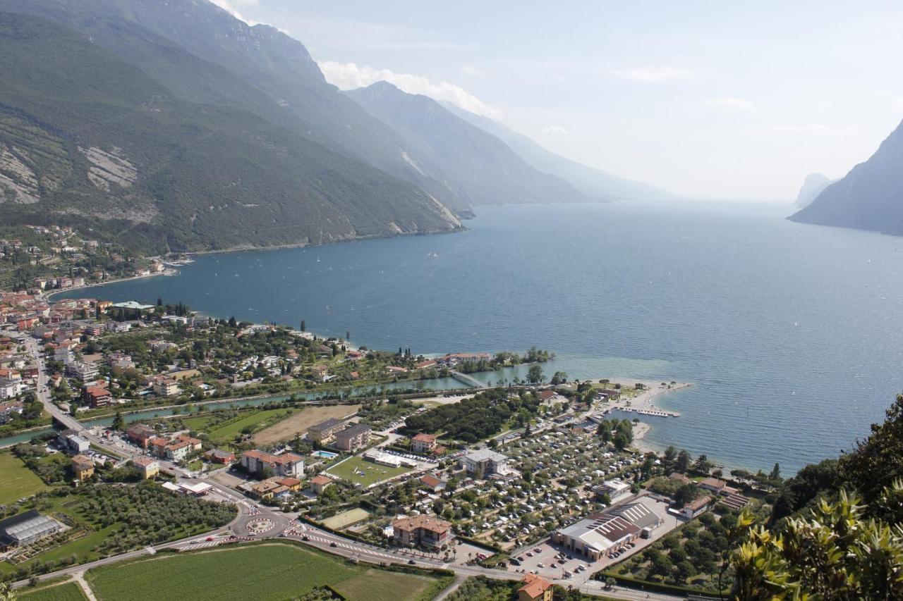 Hotel Angelini Torbole Sul Garda Exterior foto