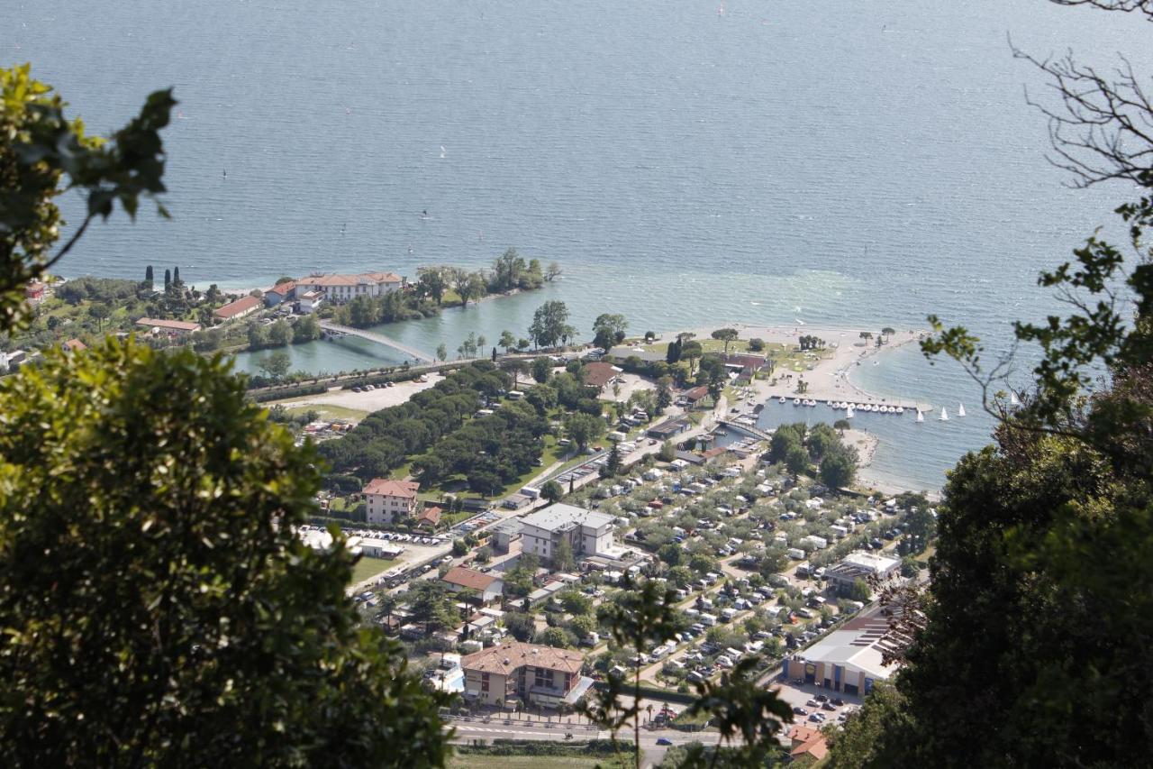 Hotel Angelini Torbole Sul Garda Exterior foto