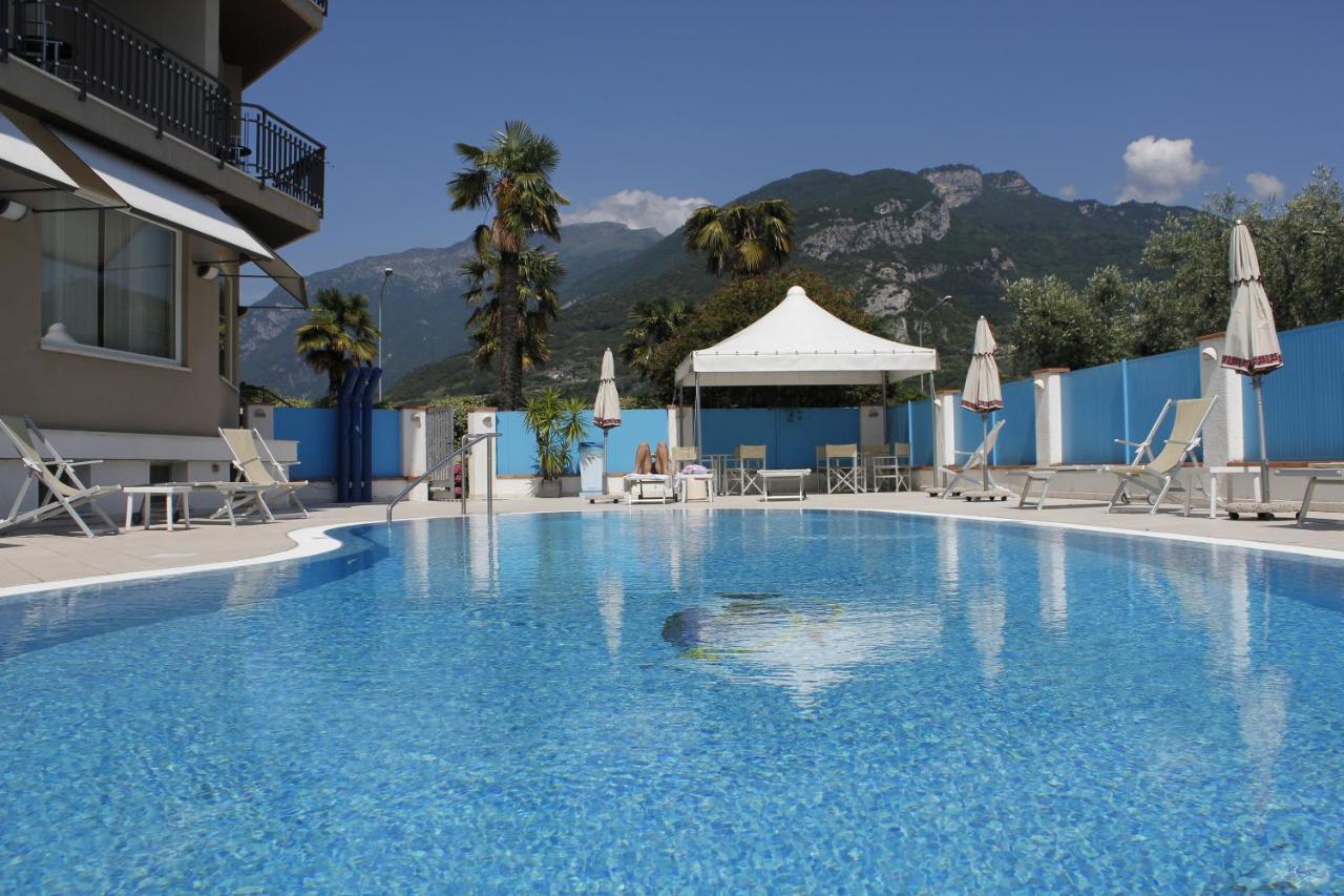 Hotel Angelini Torbole Sul Garda Exterior foto