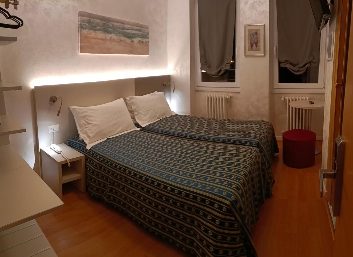 Hotel Angelini Torbole Sul Garda Exterior foto