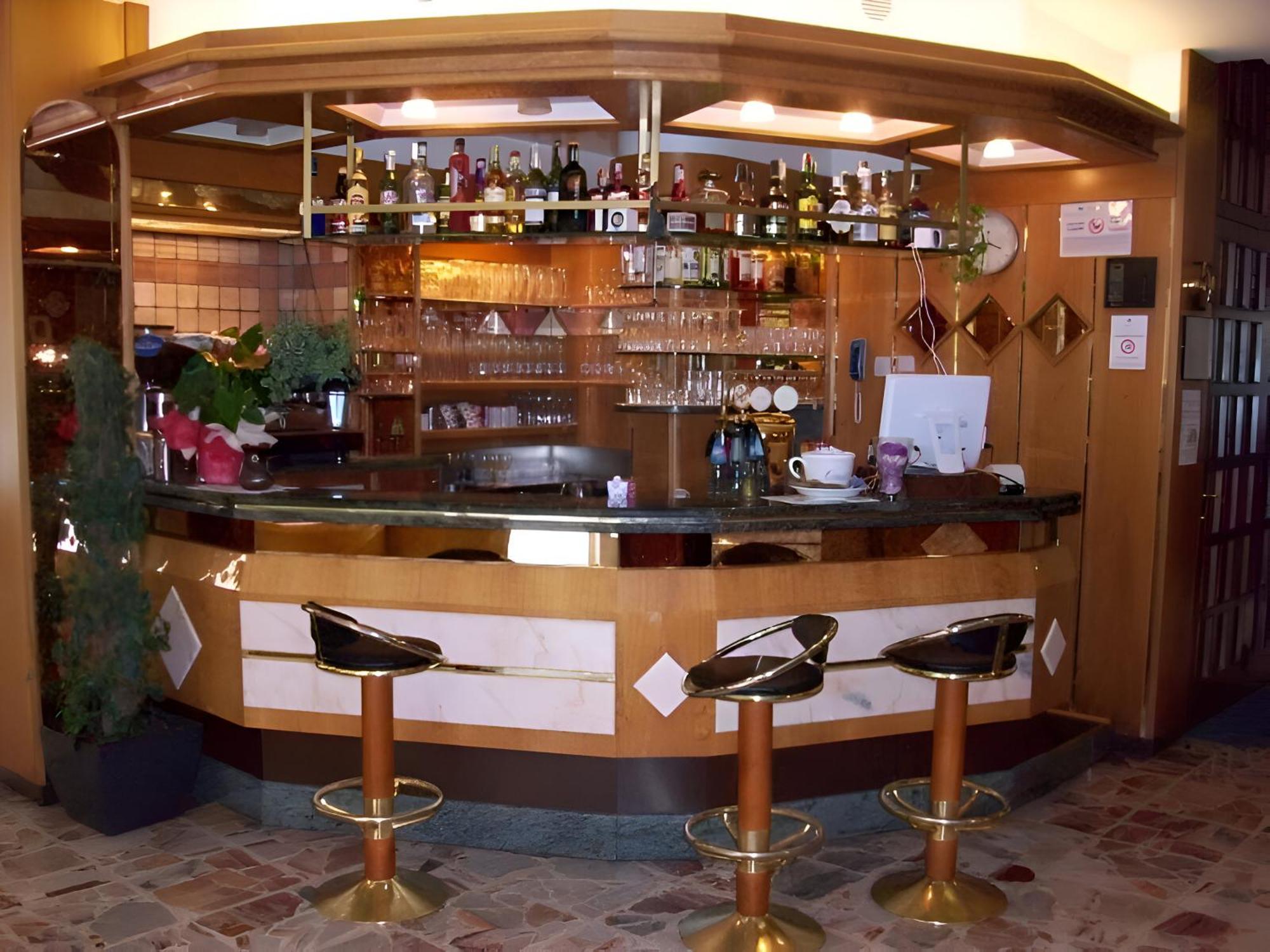 Hotel Angelini Torbole Sul Garda Exterior foto