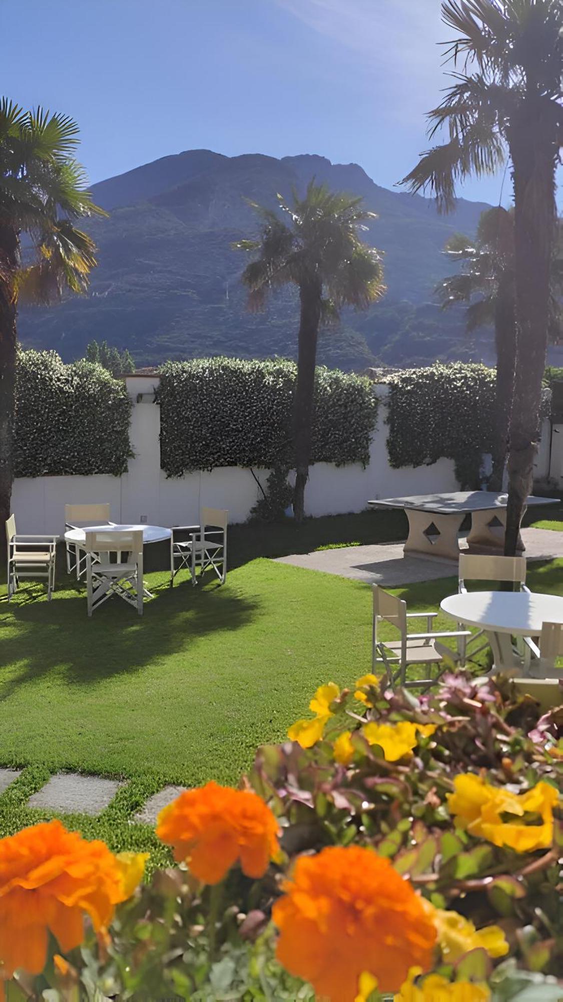 Hotel Angelini Torbole Sul Garda Exterior foto