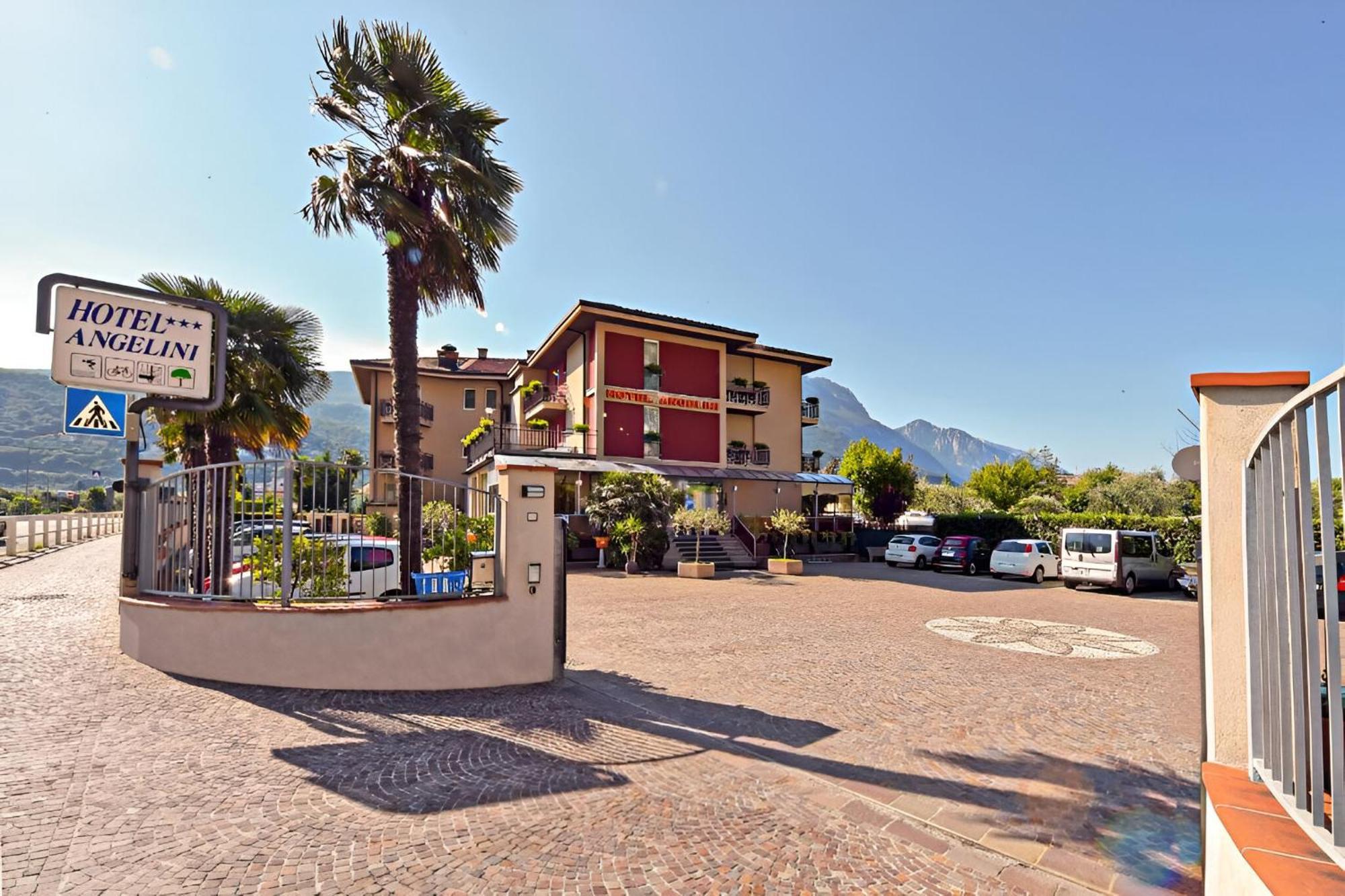 Hotel Angelini Torbole Sul Garda Exterior foto
