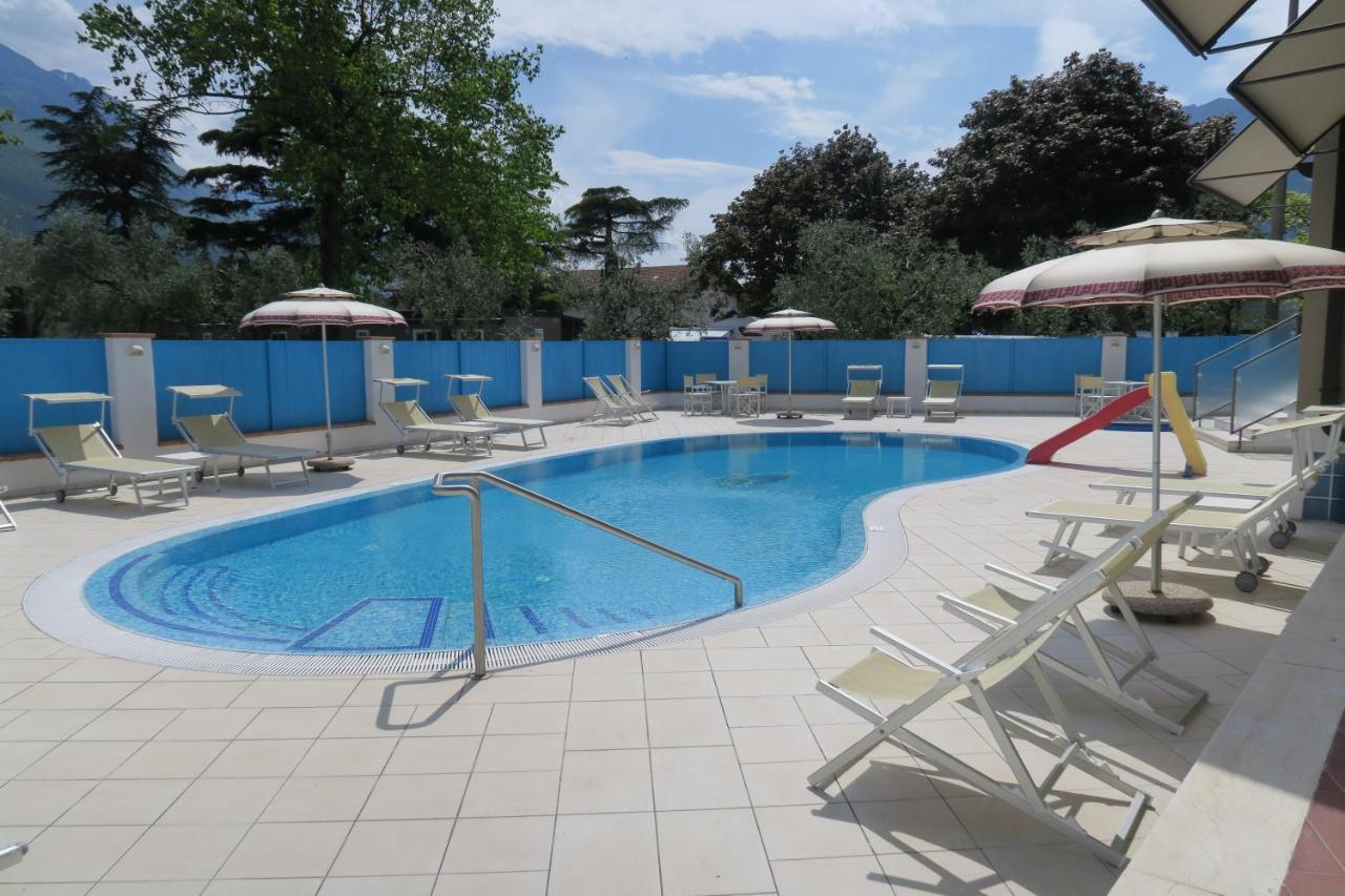 Hotel Angelini Torbole Sul Garda Exterior foto