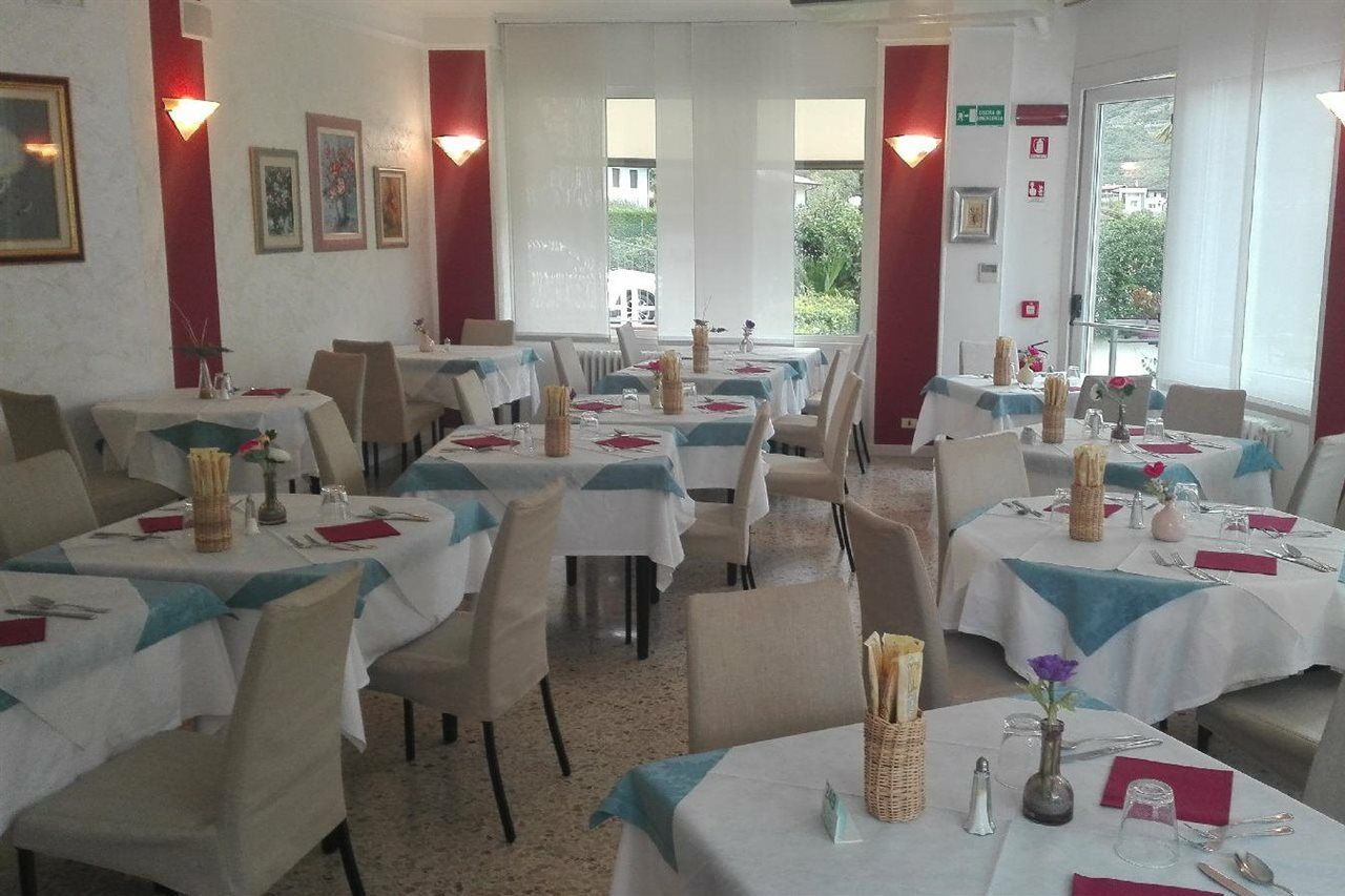 Hotel Angelini Torbole Sul Garda Exterior foto